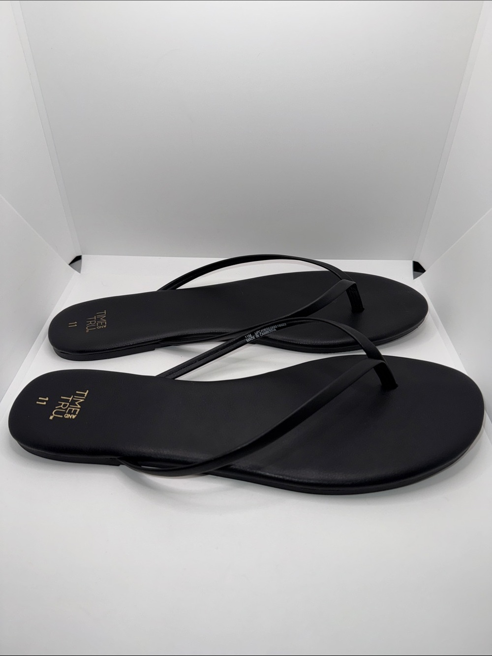 Time and Tru Black Slim Strap Flip Flop Sandals Women’s 11